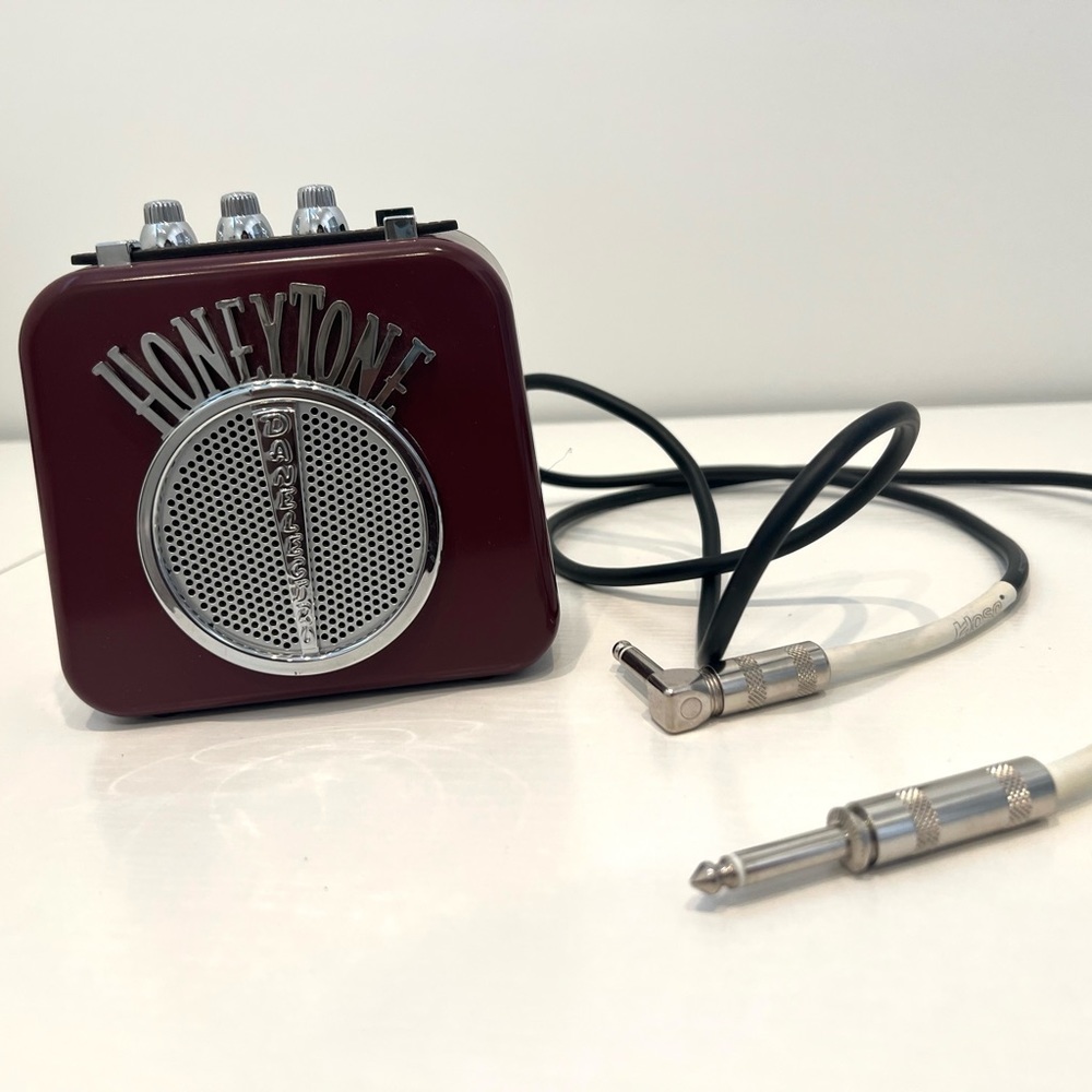 Honeytone Burgundy Mini AMP w/ Cable